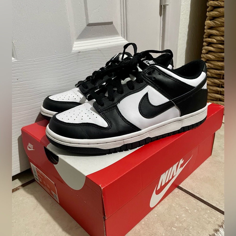 NIKE ‘PANDA’ Dunk Lows